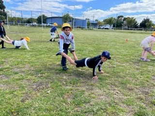 /uploaded_files/media/gallery/1670483412wheelbarrow race2.jpg